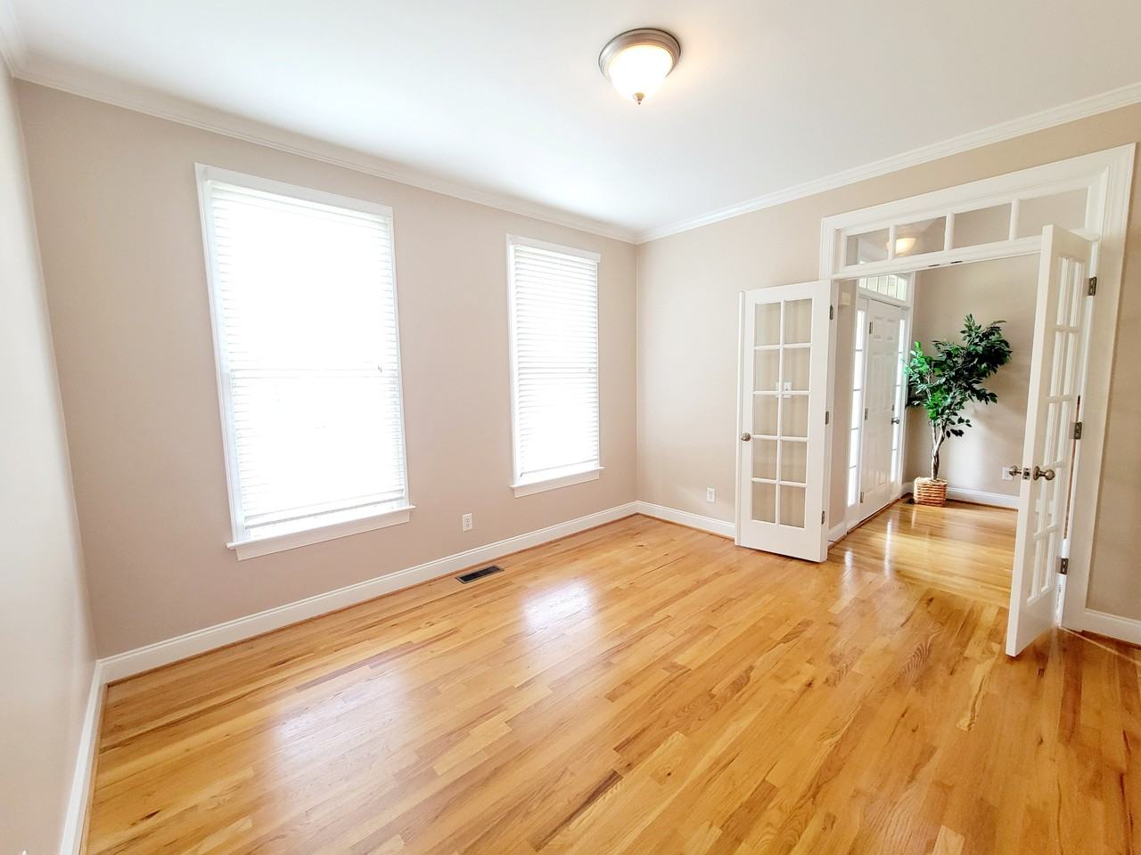 1217 Crozier Ct - Photo 7 of 50