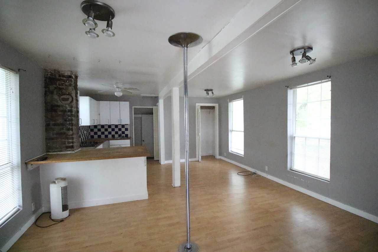 427 Nw 7th Ave - Photo 3 of 13