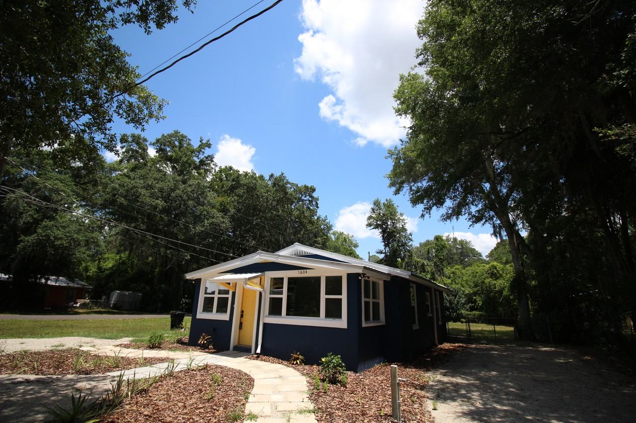 1604 Ne 1st Ave - Photo 3 of 23