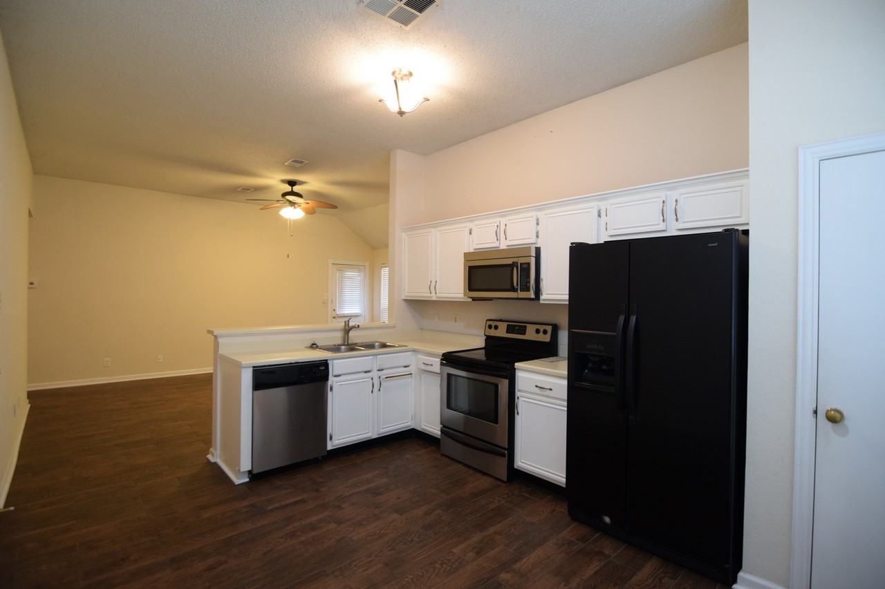 2203 Armadillo Dr - Photo 5 of 19