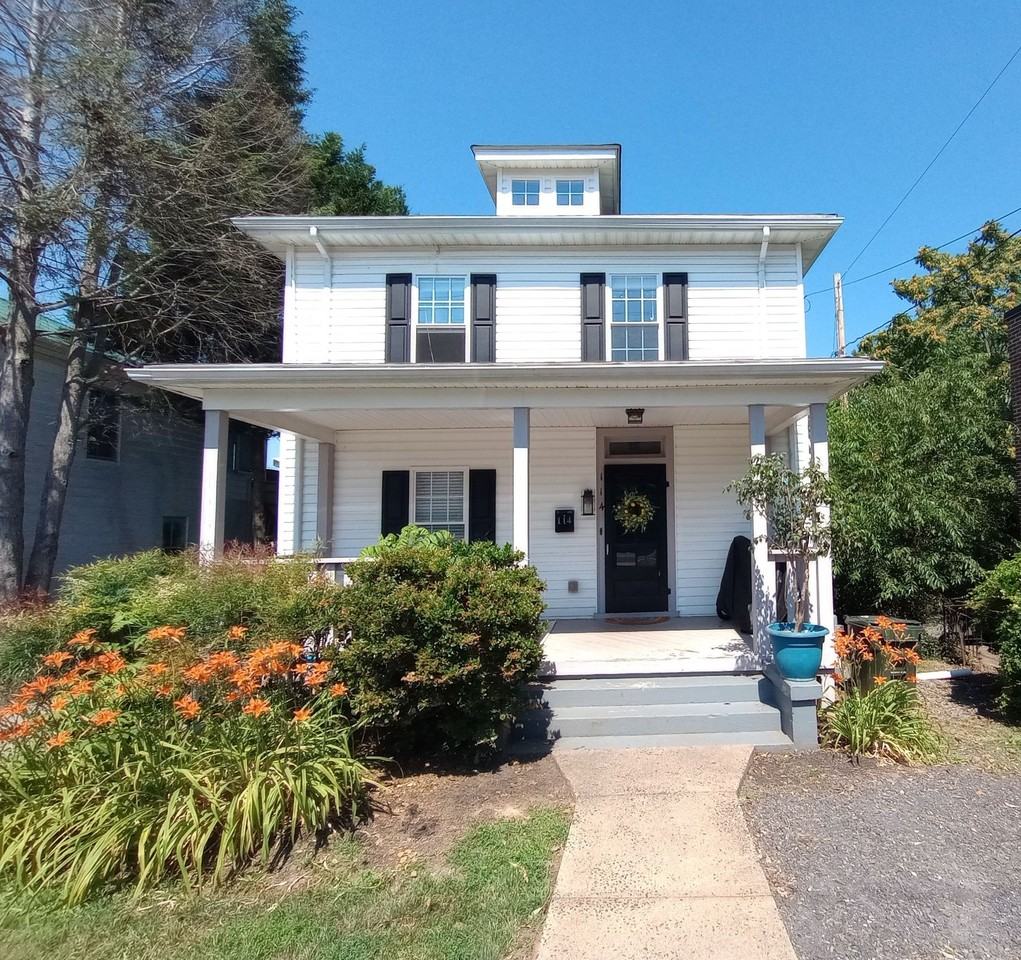 114 S West St - Photo 2 of 7