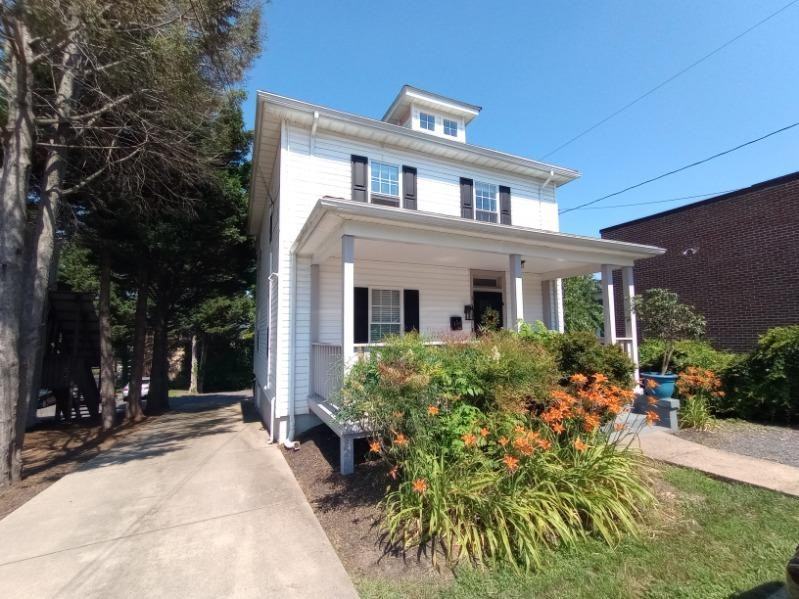 114 S West St - Photo 3 of 7