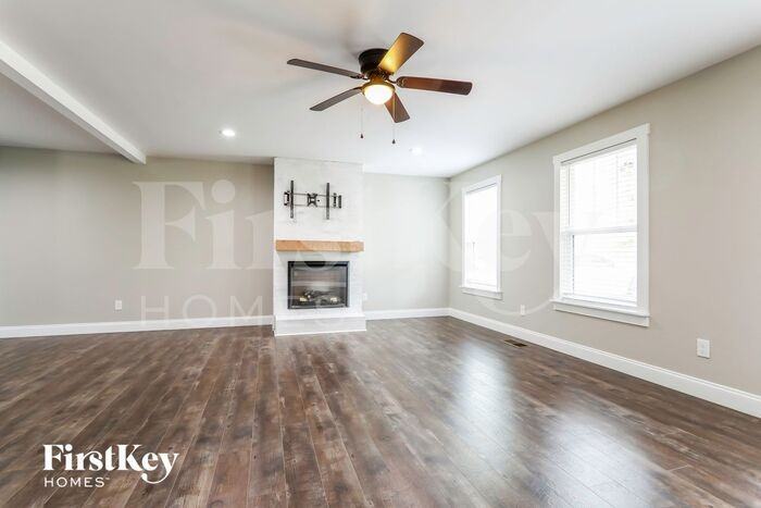 409 Brookwoods Ln - Photo 3 of 15