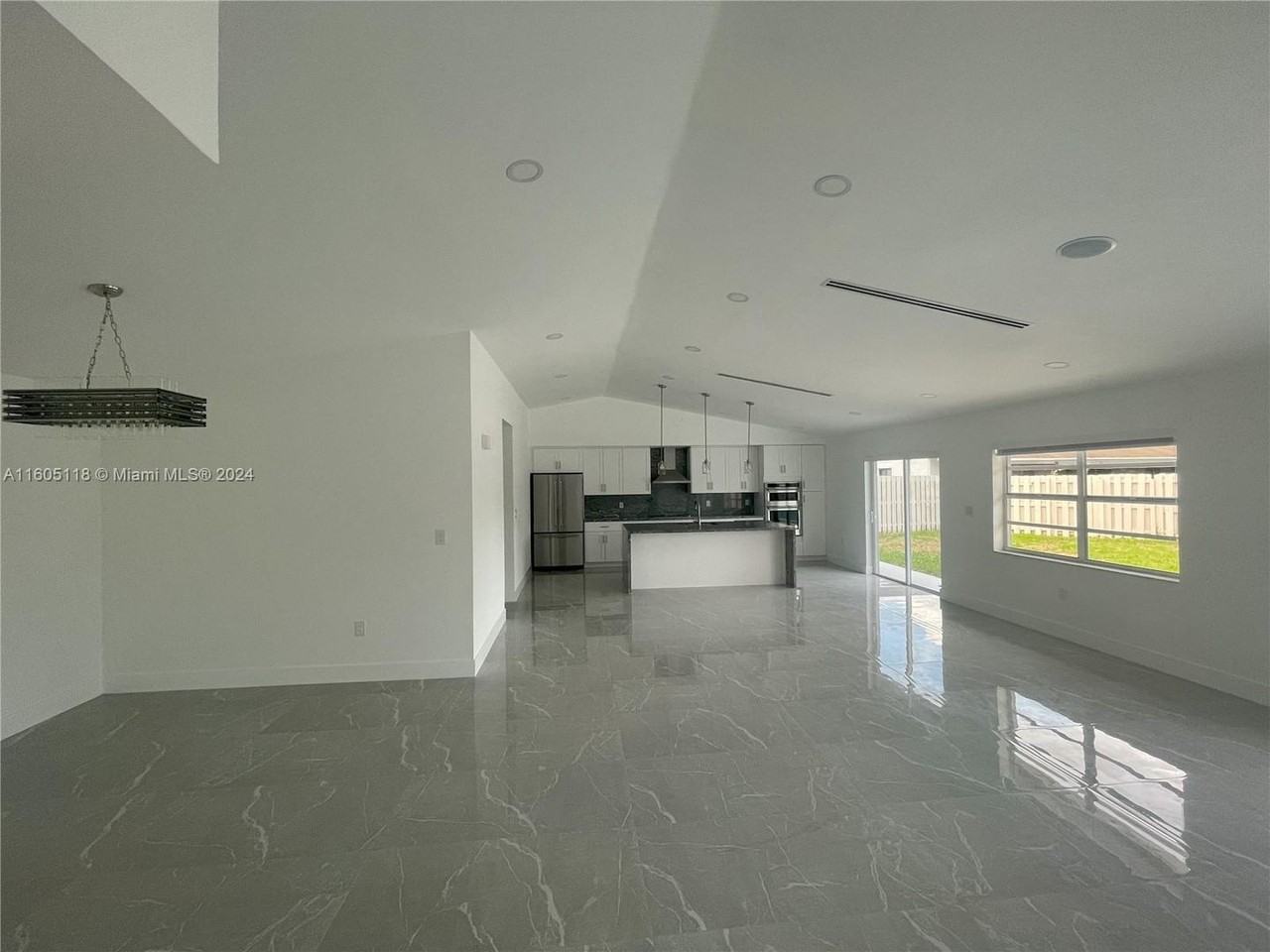 920 Monticello Ave - Photo 3 of 16