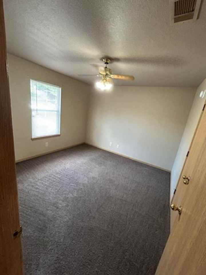 Z Street Apartments - Photo 5 of 10