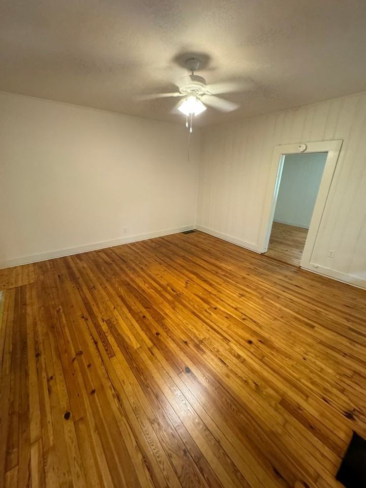 285 Sycamore Dr - Photo 2 of 15