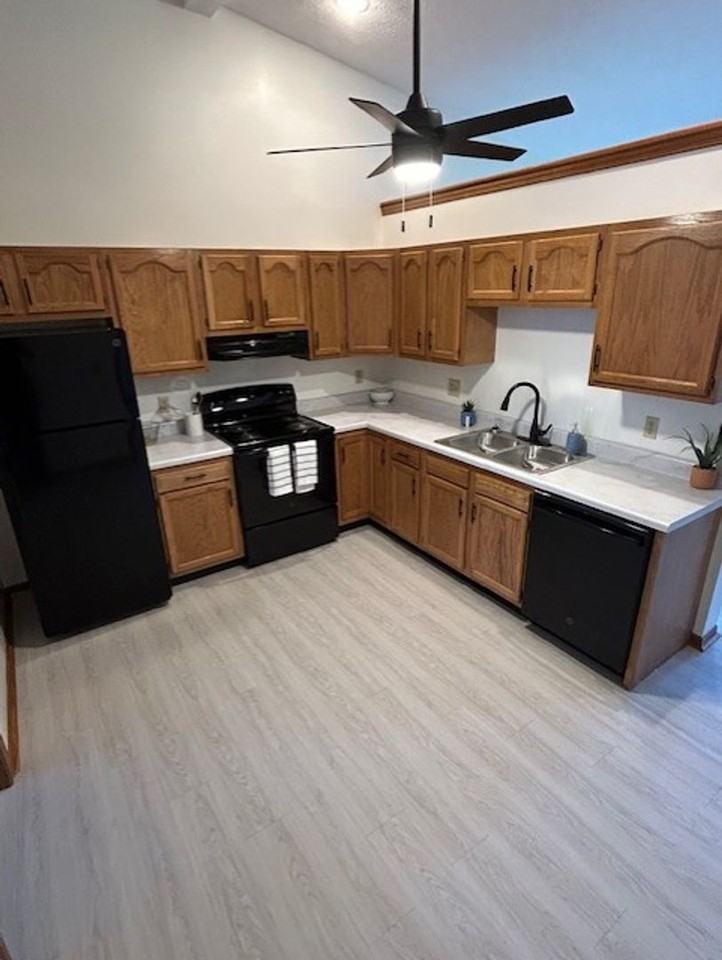 1565 Wayne St - Photo 3 of 19