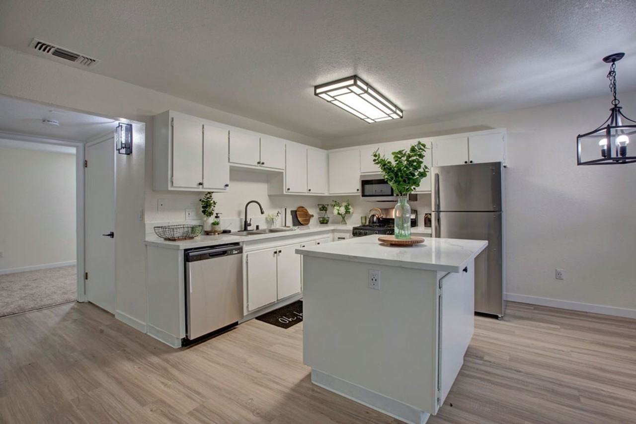 811 F Street - Photo 3 of 16