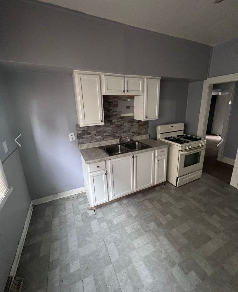 E. 126th St. 689 - Photo 3 of 11