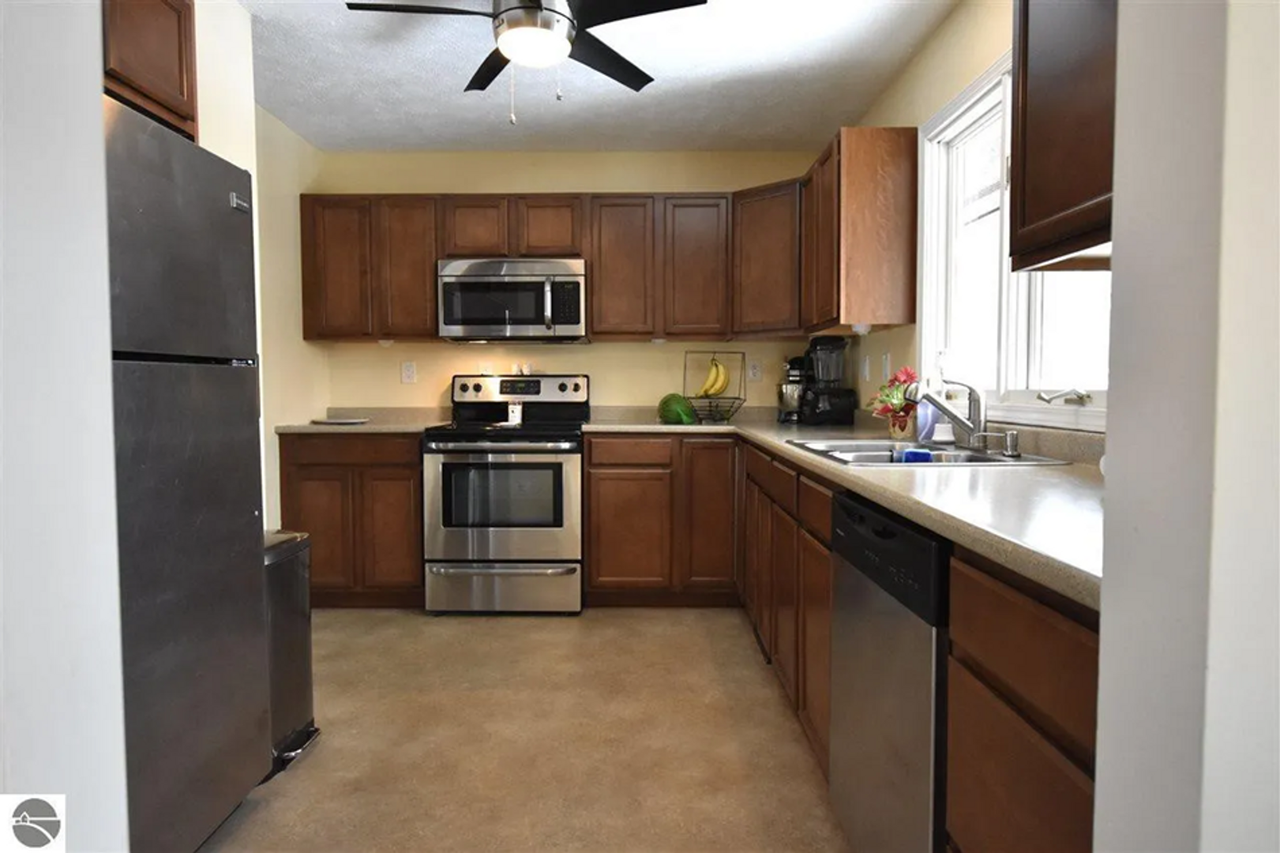 2467 E Potter Rd - Photo 7 of 26