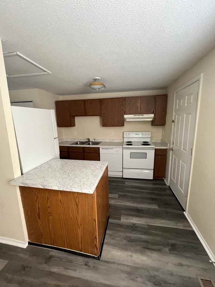 Camellia Drive 2411 - Photo 3 of 10