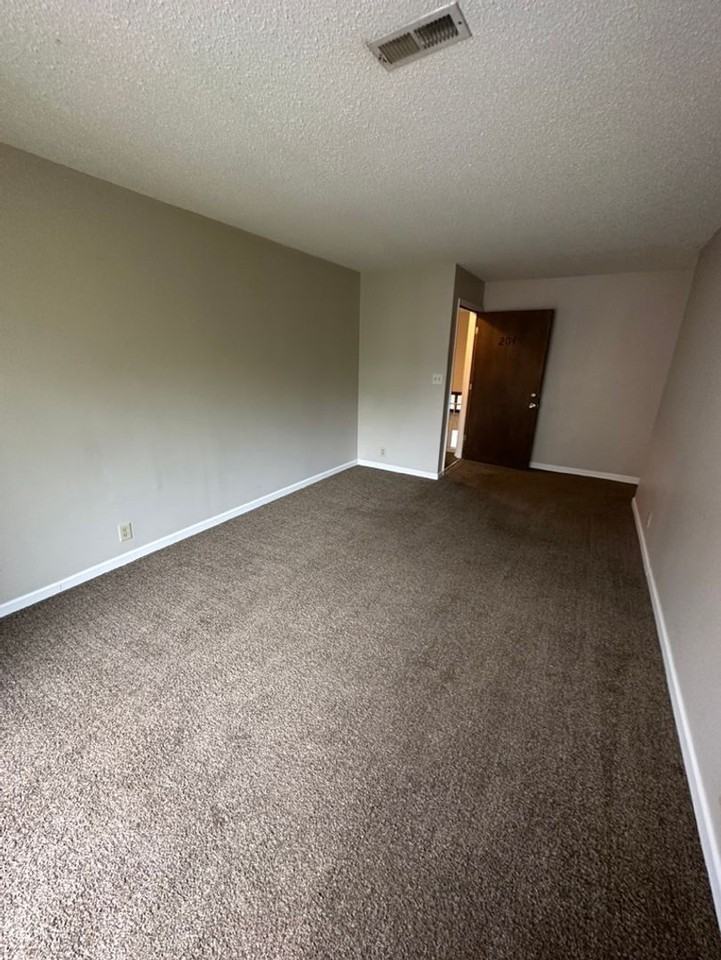 204 Sherman St - Photo 3 of 8