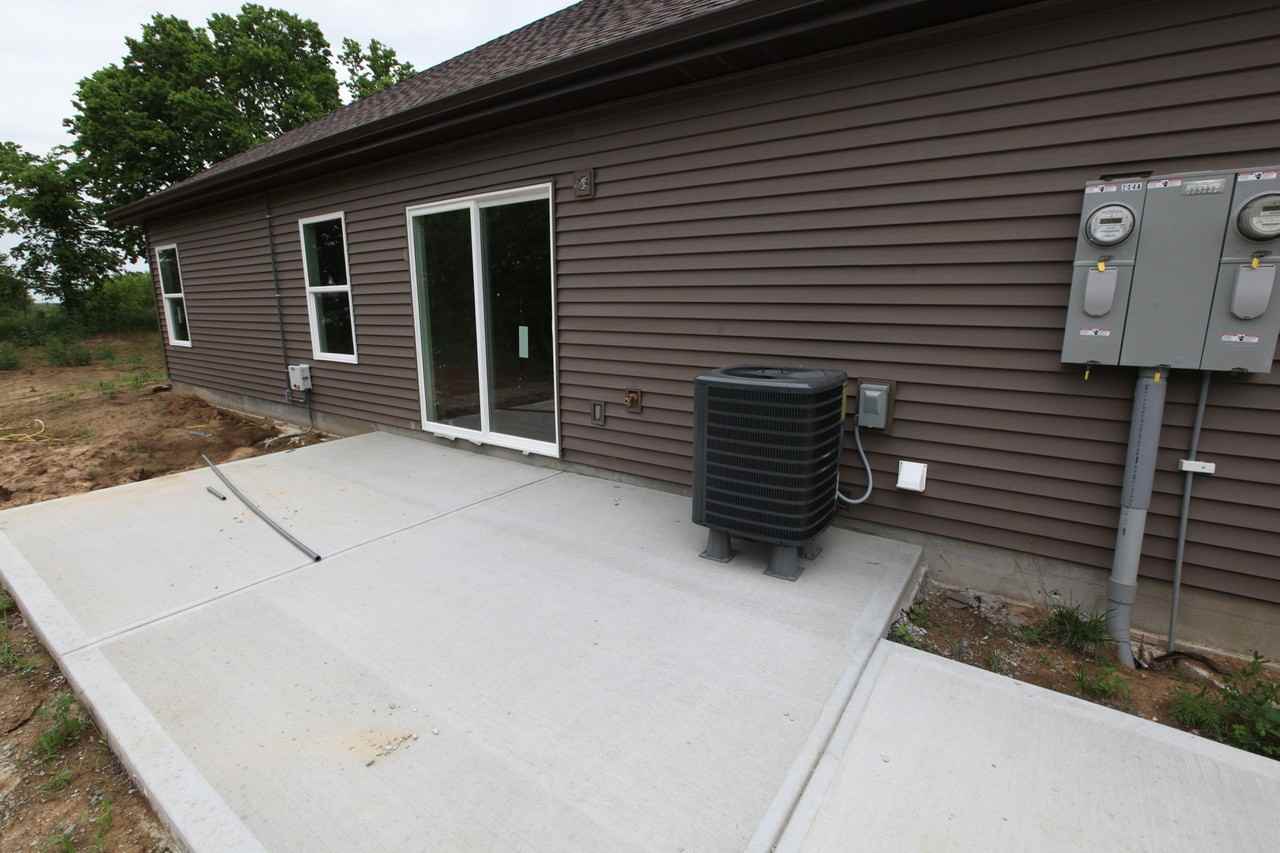 11649 Ridgeway Ct - Photo 2 of 12