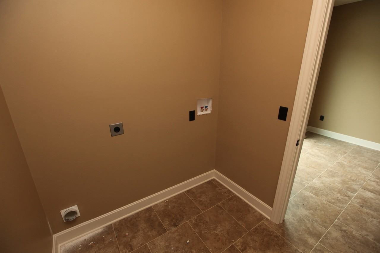 11649 Ridgeway Ct - Photo 4 of 12