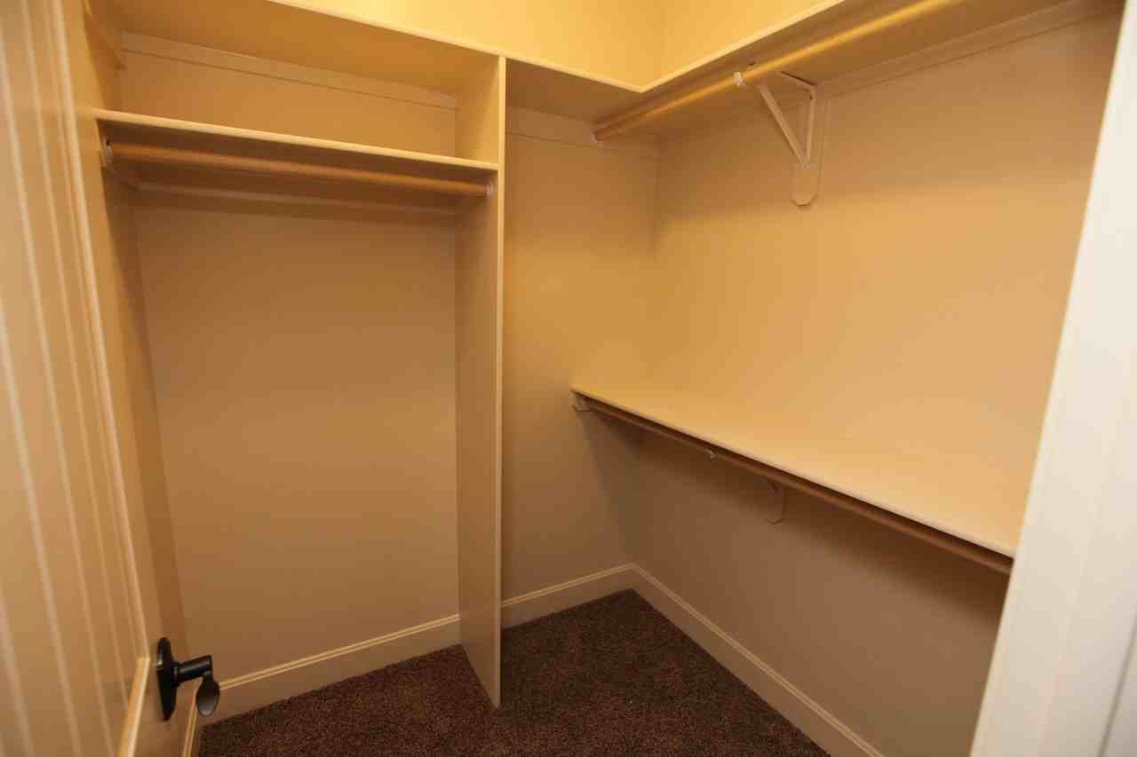 11649 Ridgeway Ct - Photo 6 of 12