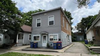 860 Tenth NW - Photo 1 of 1