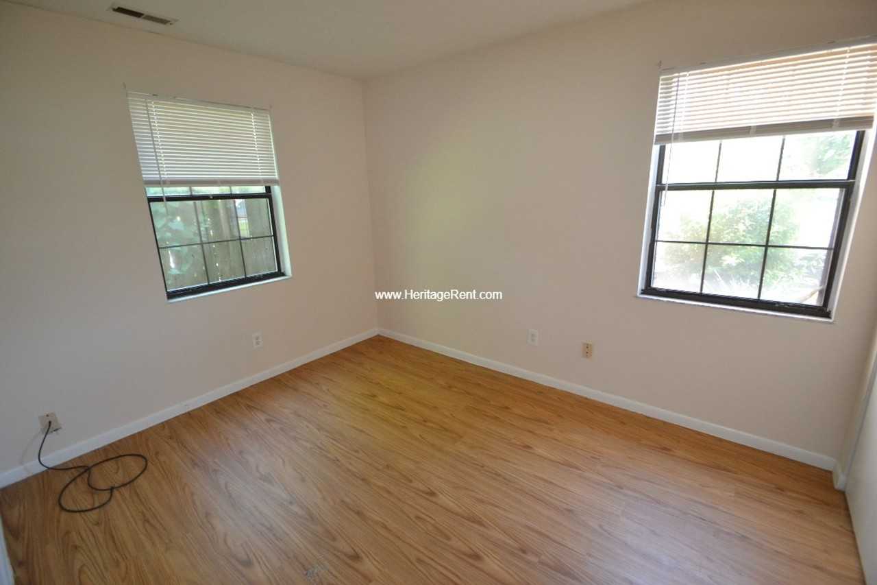 1944 Chaucer Dr #B - Photo 7 of 8