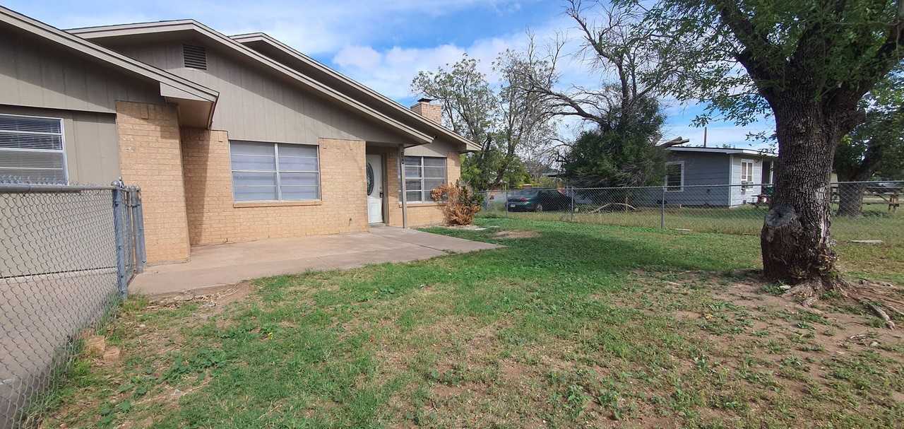 204 E 42nd St - Photo 2 of 14