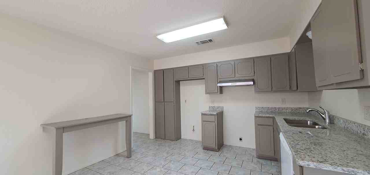 204 E 42nd St - Photo 3 of 14