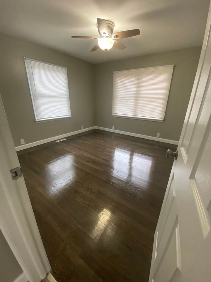 4527 Whitcomb St - Photo 2 of 9