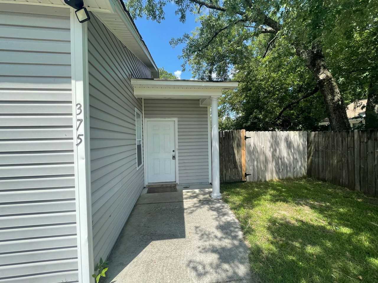 375 Lullwater Dr - Photo 2 of 26