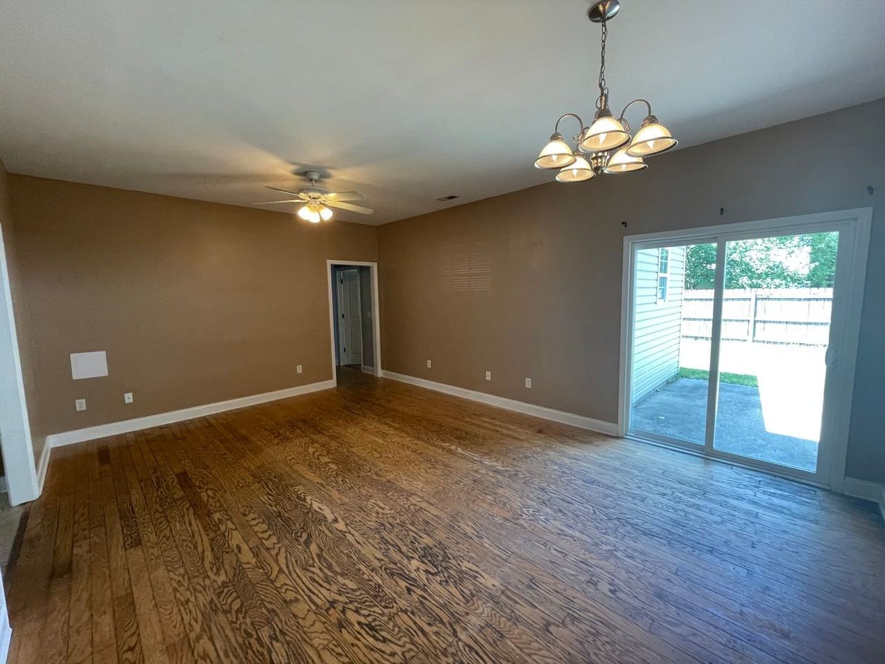 375 Lullwater Dr - Photo 3 of 26