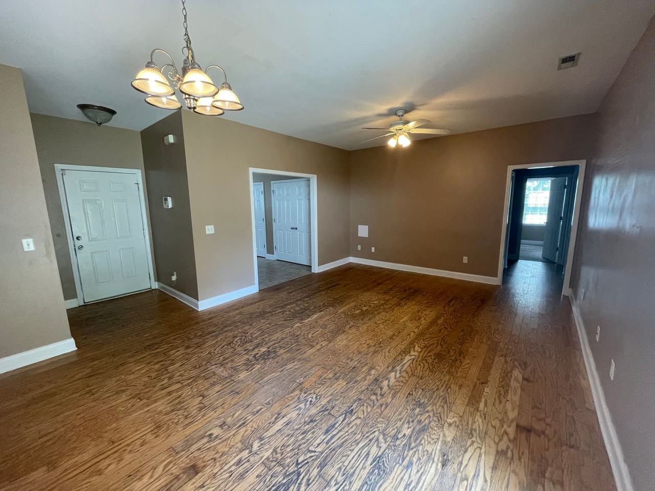 375 Lullwater Dr - Photo 4 of 26