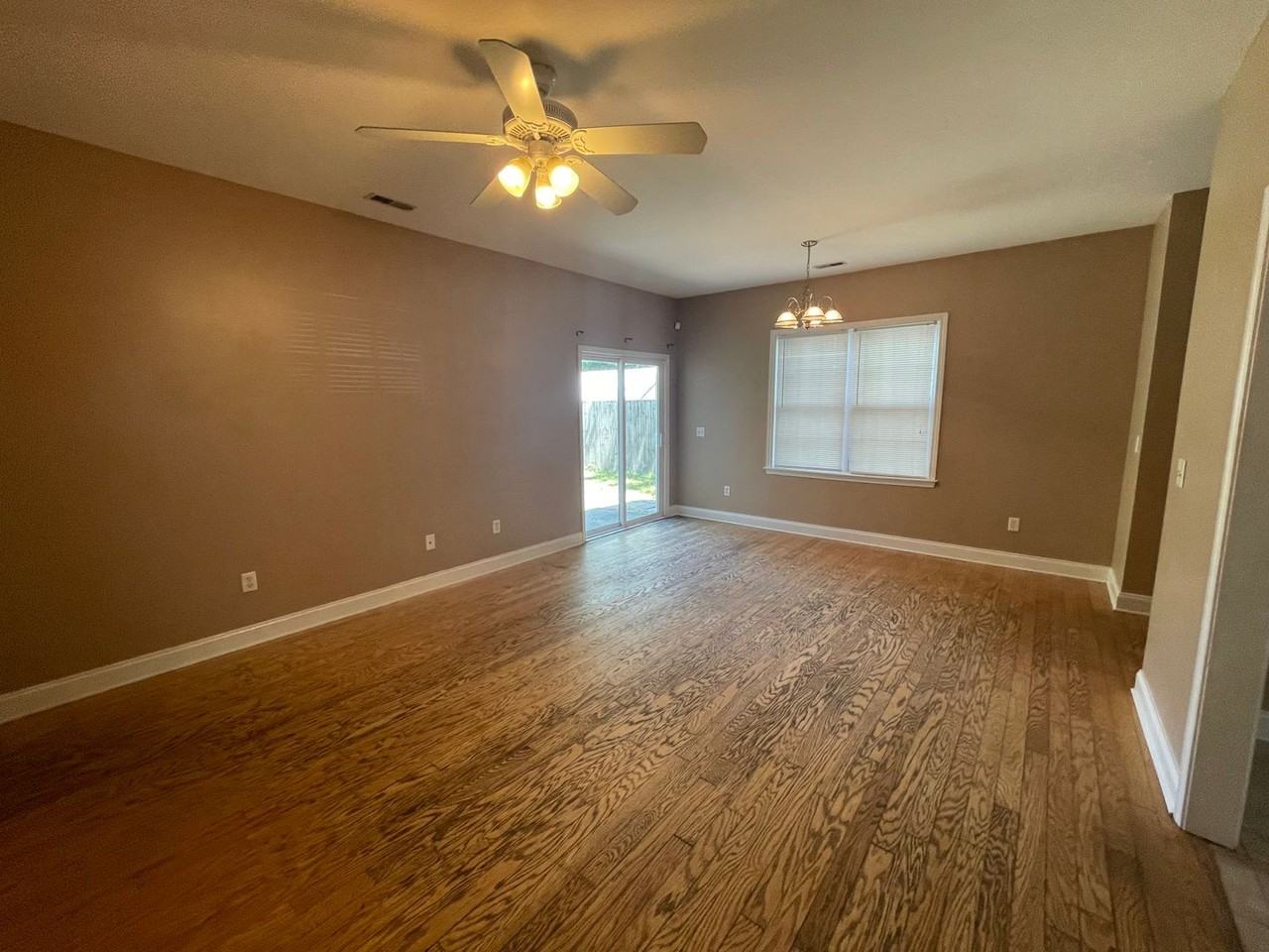 375 Lullwater Dr - Photo 5 of 26
