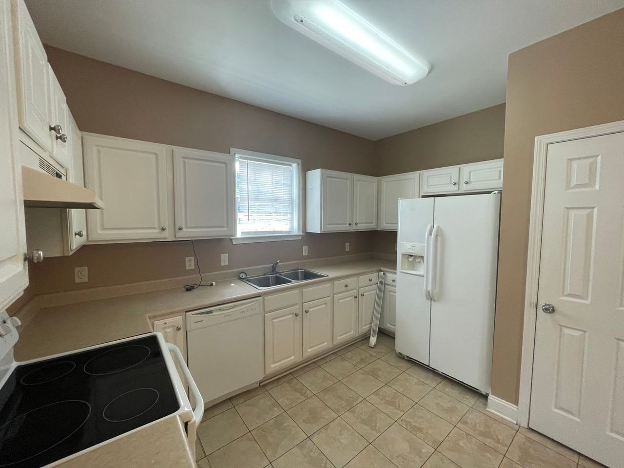 375 Lullwater Dr - Photo 7 of 26