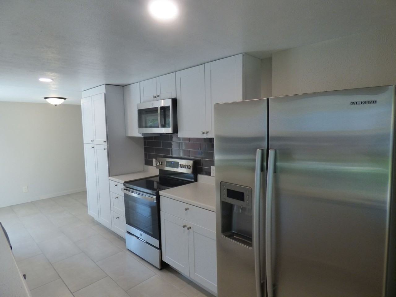 1543 S Hudson St - Photo 3 of 34