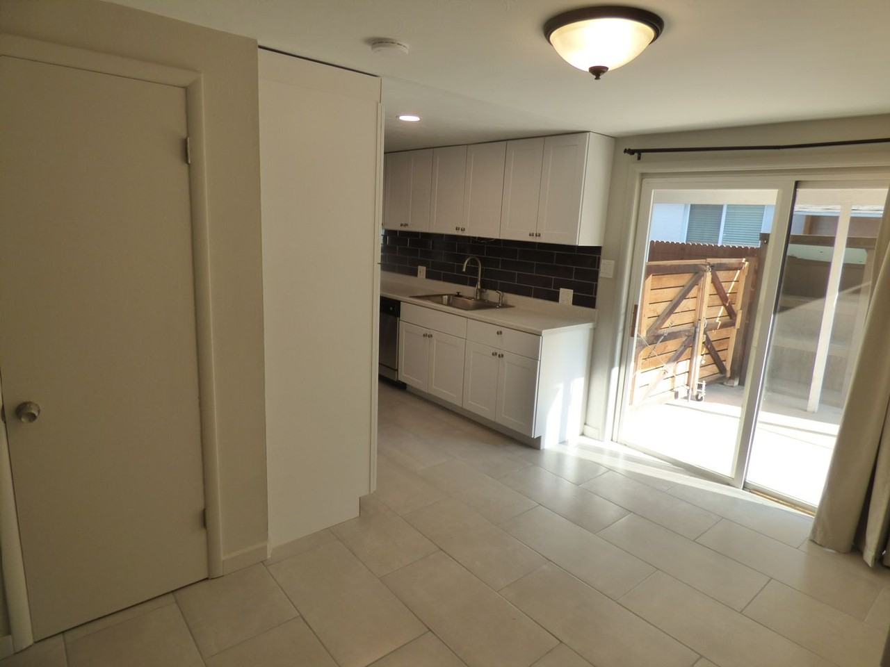 1543 S Hudson St - Photo 5 of 34