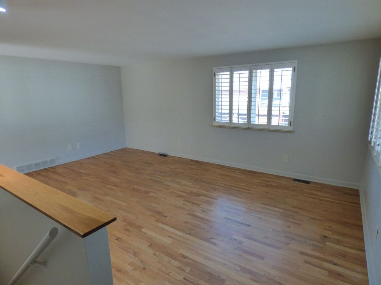 1543 S Hudson St - Photo 7 of 34