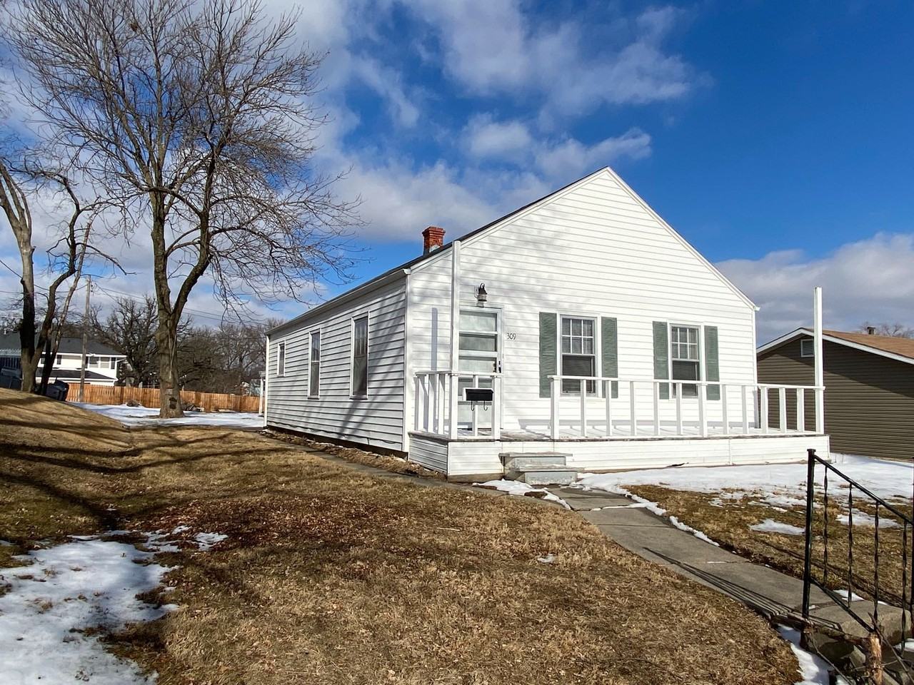 309 E 6th St - Photo 2 of 16
