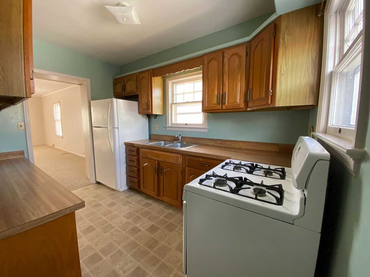 309 E 6th St - Photo 3 of 16