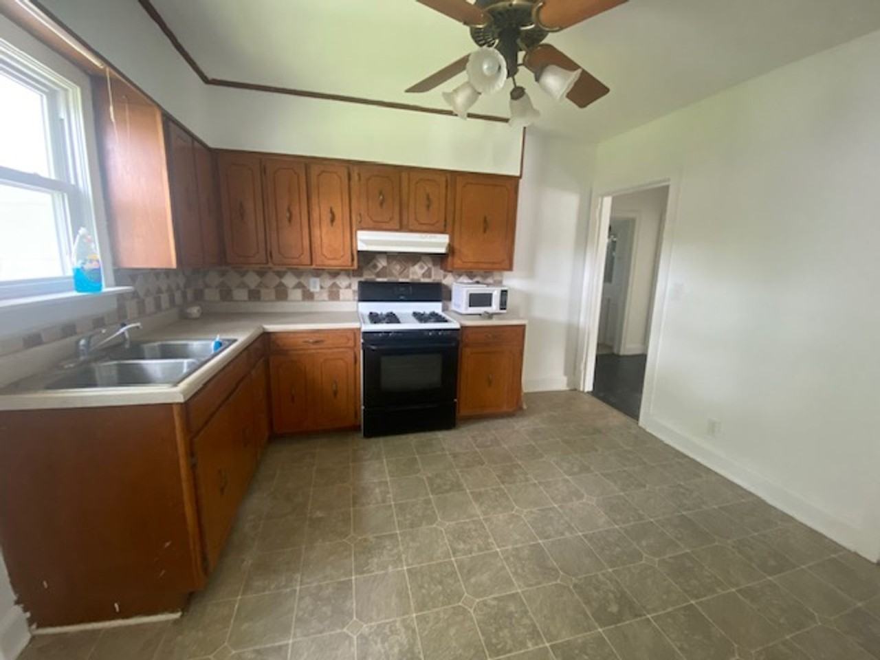 614 Avenue B - Photo 3 of 15