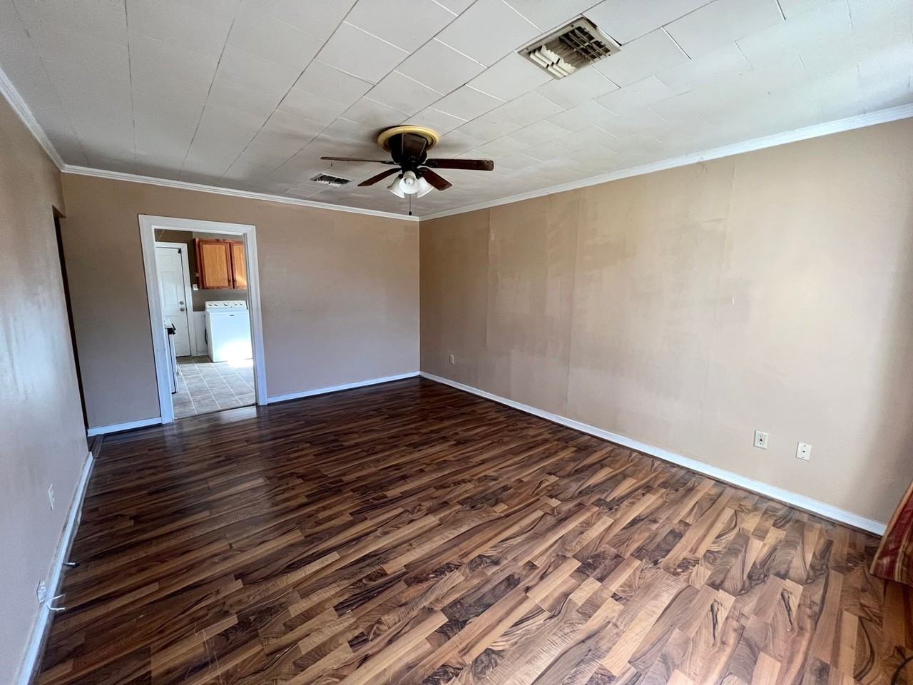 305 S Washington St - Photo 3 of 9