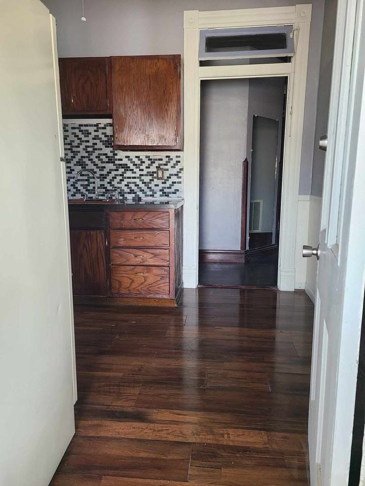 1205 Jules St - Photo 2 of 10