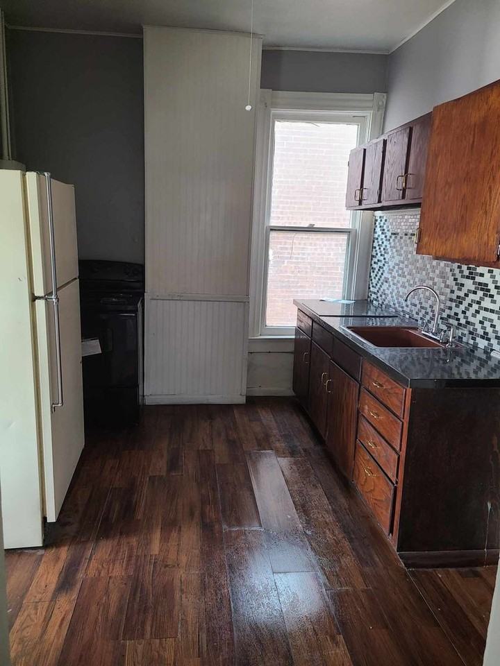 1205 Jules St - Photo 3 of 10