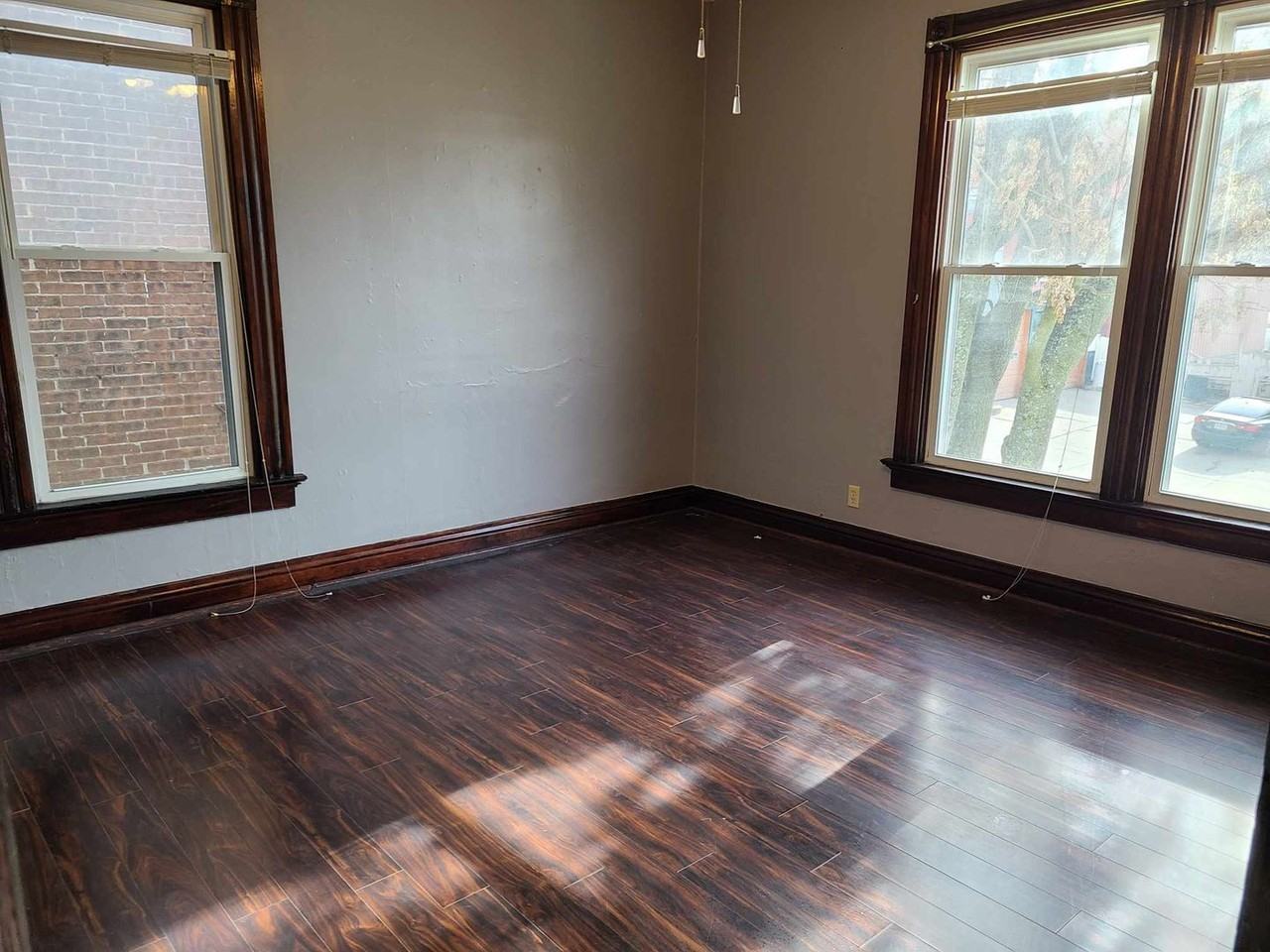 1205 Jules St - Photo 6 of 10