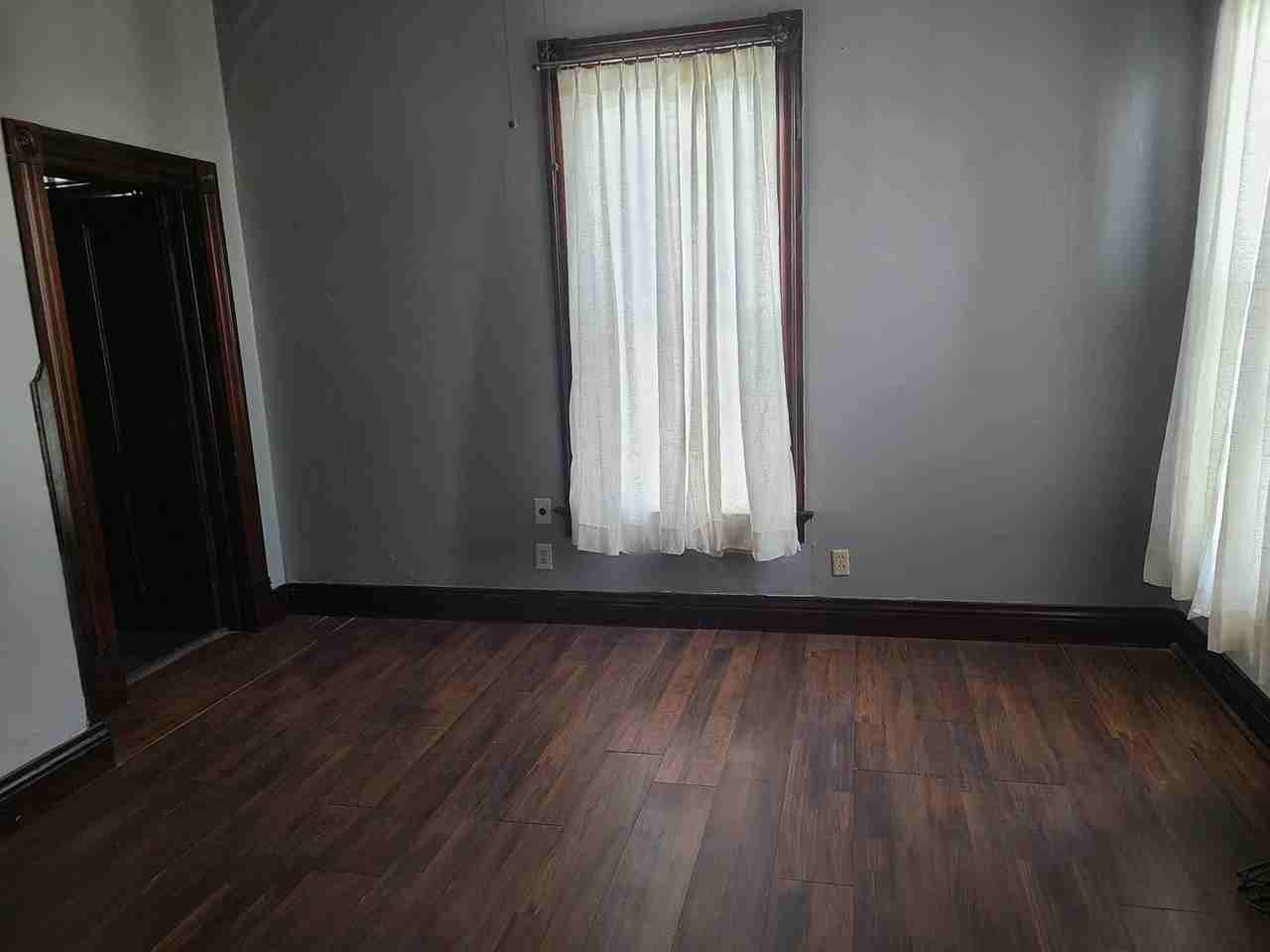 1205 Jules St - Photo 7 of 10