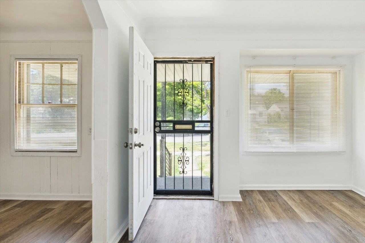 19400 Harlow Avenue - Photo 2 of 18