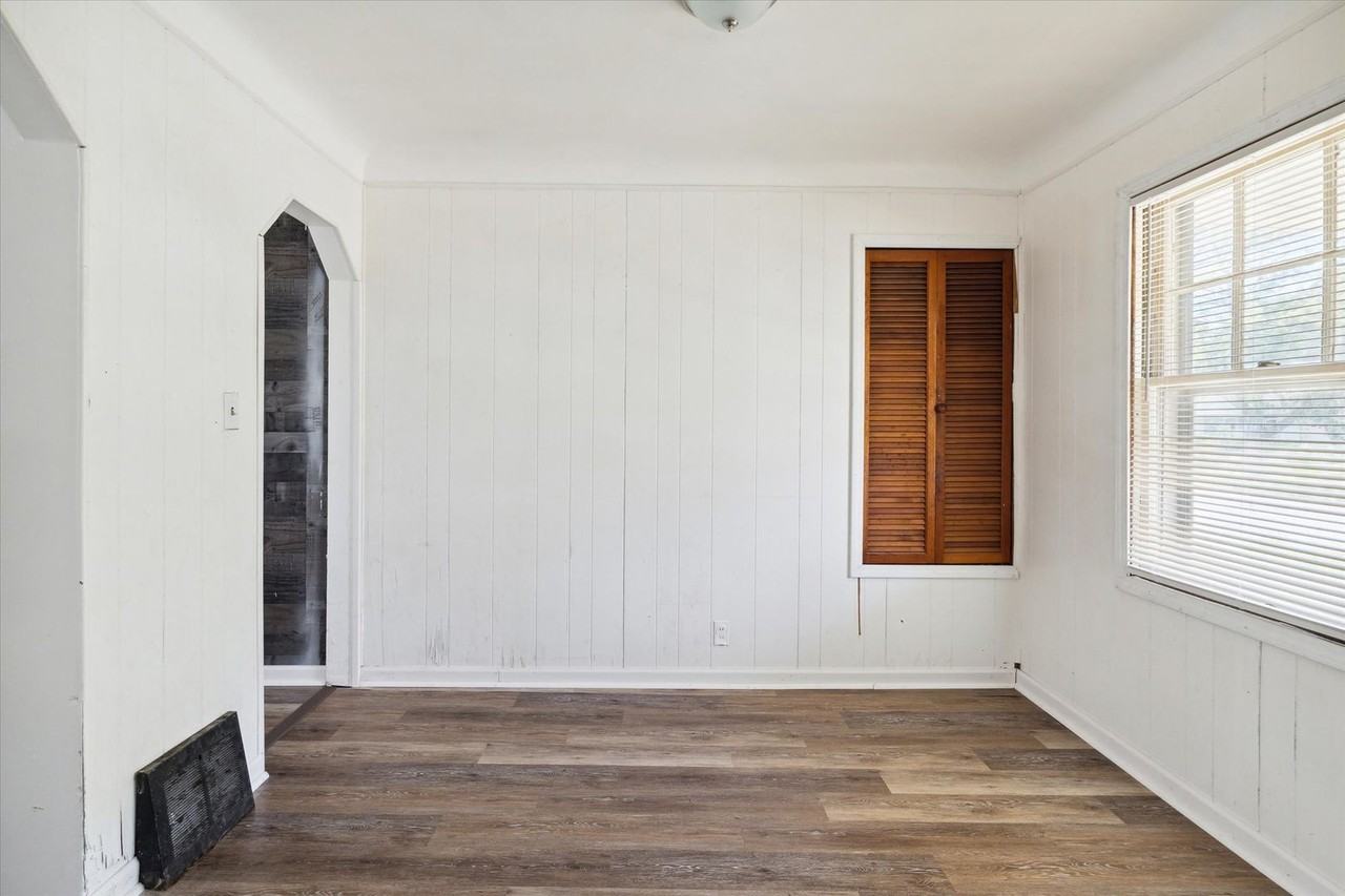 19400 Harlow Avenue - Photo 6 of 18