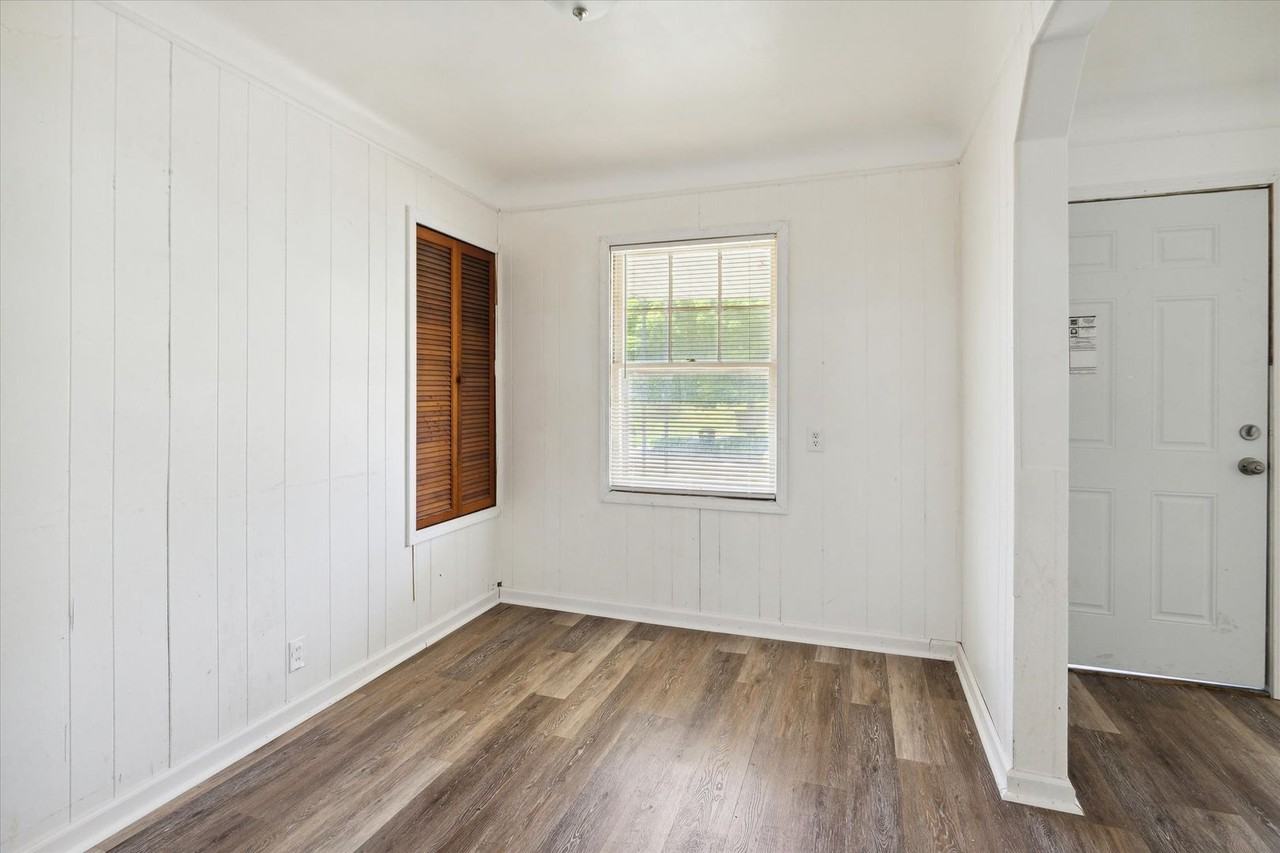 19400 Harlow Avenue - Photo 7 of 18