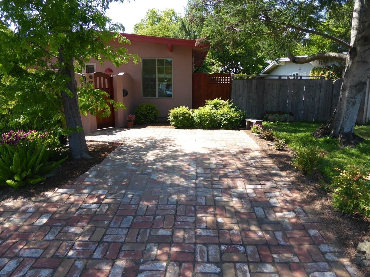 821 Hacienda Way - Photo 3 of 16