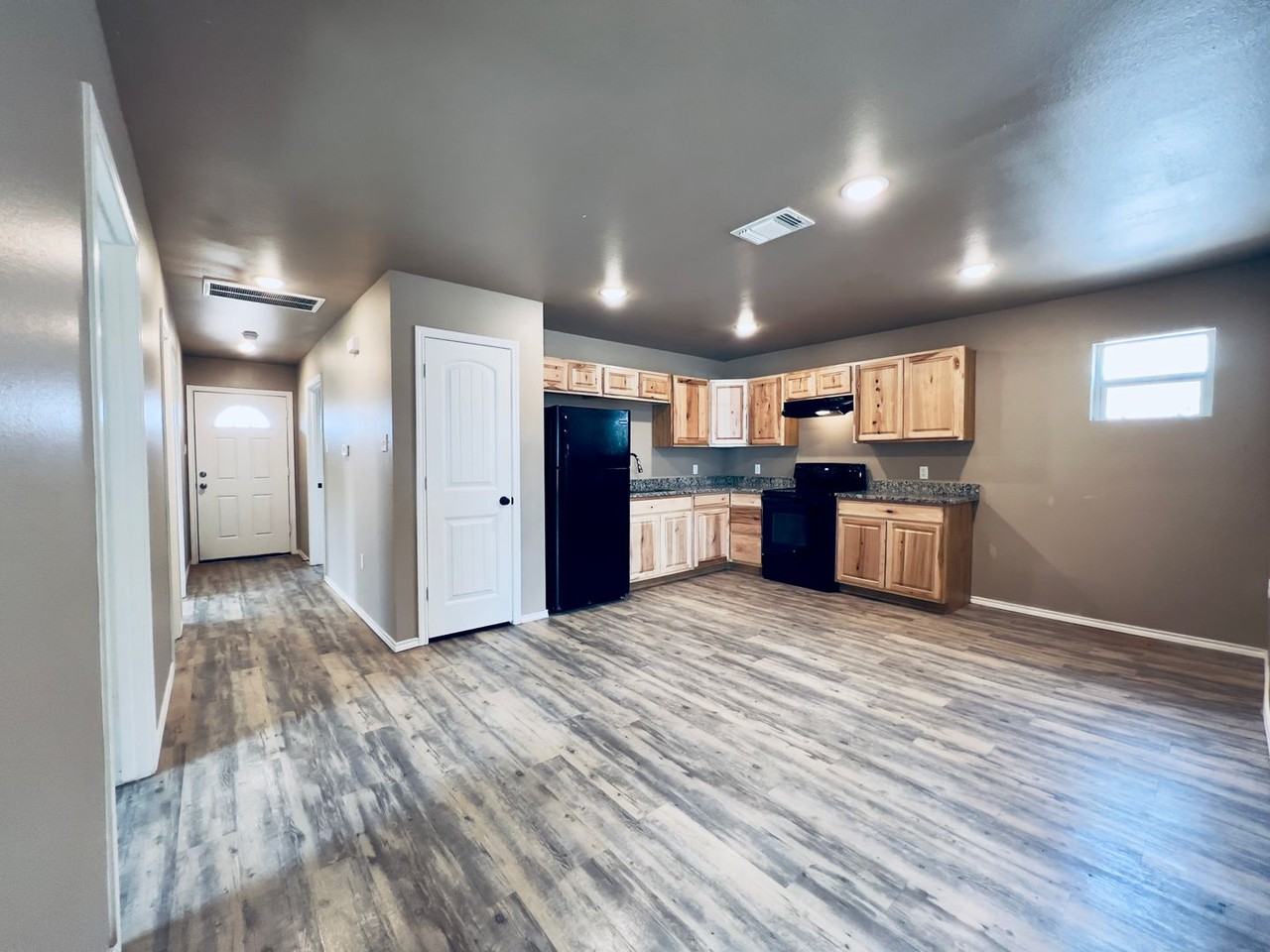 2203 E Main St - Photo 3 of 11