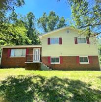 Two Bedroom One Bath Apartment In Huntington - Photo 1 of 1