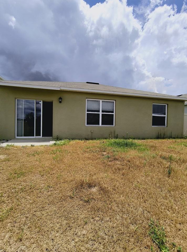 1065 Cambridge Dr - Photo 3 of 22