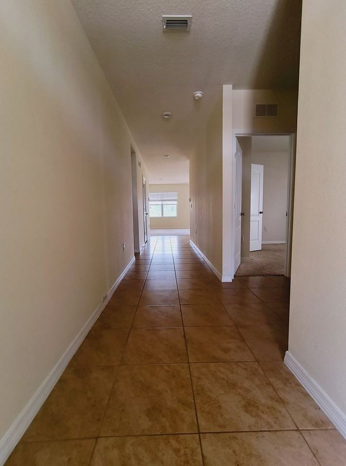 1065 Cambridge Dr - Photo 4 of 22