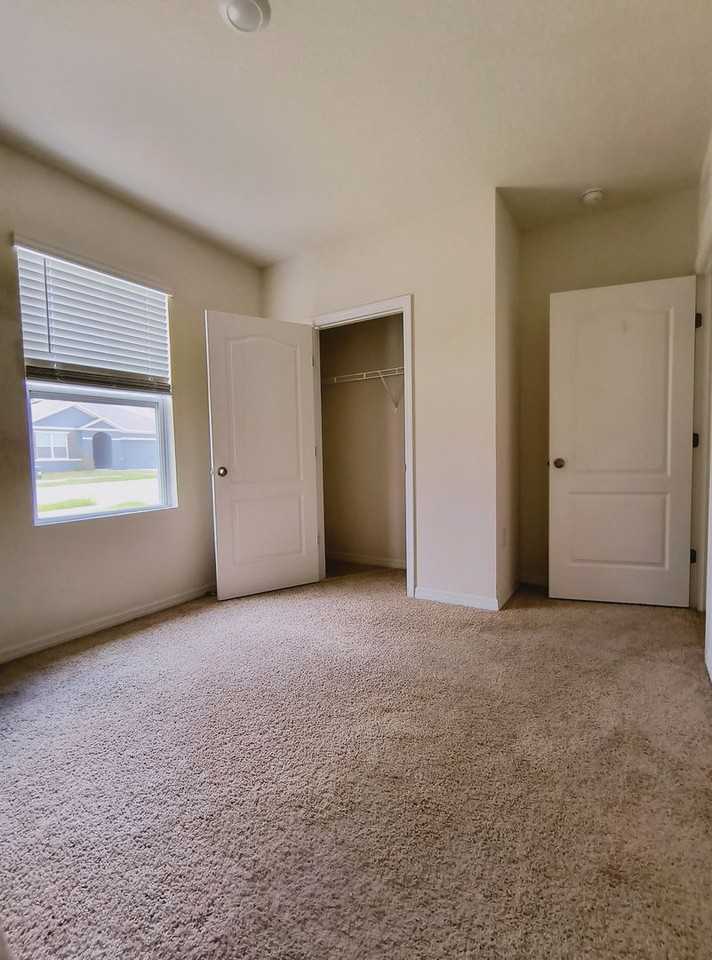 1065 Cambridge Dr - Photo 5 of 22