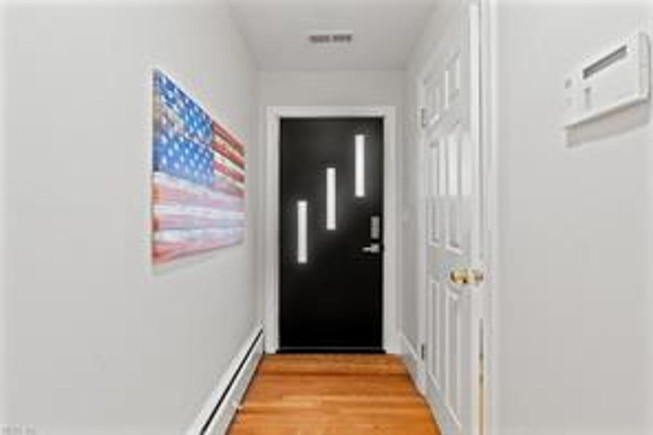 529 Suburban Pkwy - Photo 3 of 38